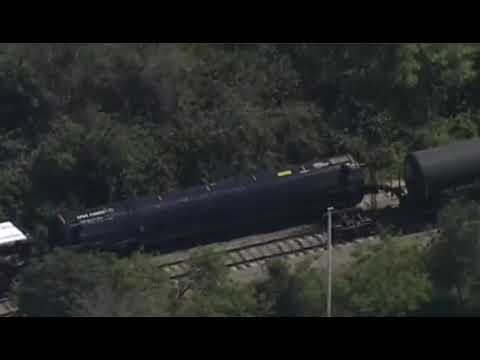 “Significant Derailment” Hits Florida! Hazmat Crew Monitoring One Car with 30,000 Gallons of Propane