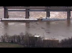 Major Incident! Barge Carrying 1,400 Tons of Toxic Methanol Sinking Into Ohio River Near Louisville